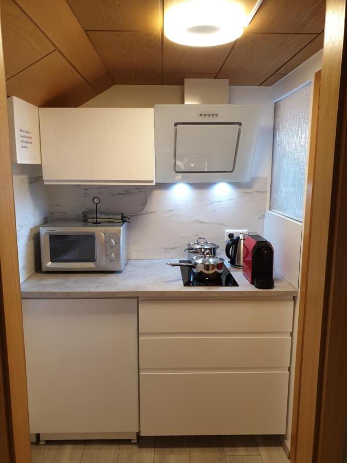 Sonnige Ruhige Dachzimmer Inkl Wifi Plus Kaffee Mit Wg Dusche Und Neuer Kueche Lörrach Eksteriør bilde