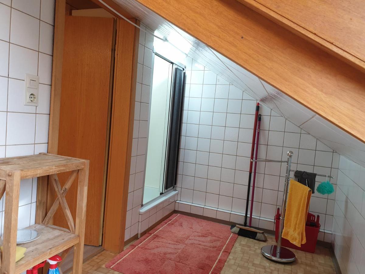 Sonnige Ruhige Dachzimmer Inkl Wifi Plus Kaffee Mit Wg Dusche Und Neuer Kueche Lörrach Eksteriør bilde