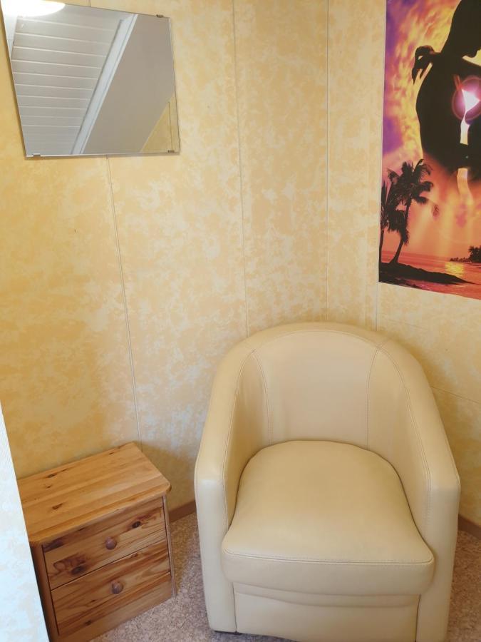 Sonnige Ruhige Dachzimmer Inkl Wifi Plus Kaffee Mit Wg Dusche Und Neuer Kueche Lörrach Eksteriør bilde