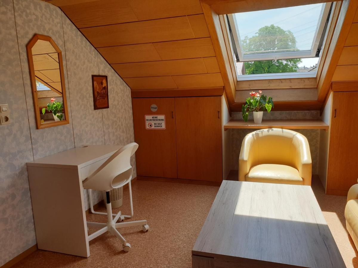 Sonnige Ruhige Dachzimmer Inkl Wifi Plus Kaffee Mit Wg Dusche Und Neuer Kueche Lörrach Eksteriør bilde